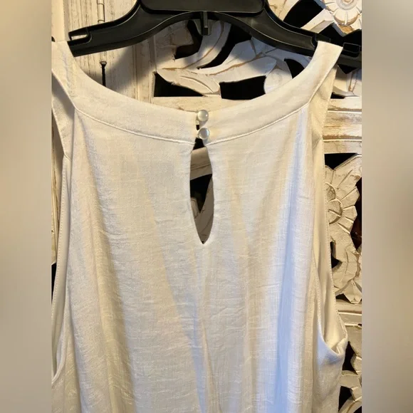 Beautiful embroidered dress - Picture 3 of 5